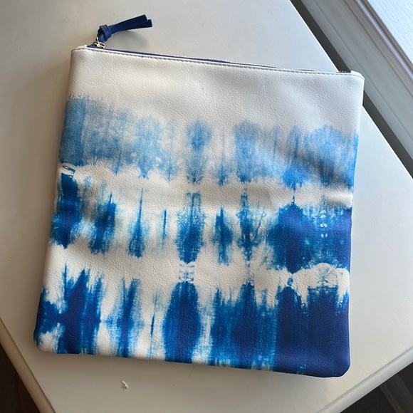 Blue and White Tie Die Fold-over Clutch - Picture 3 of 8